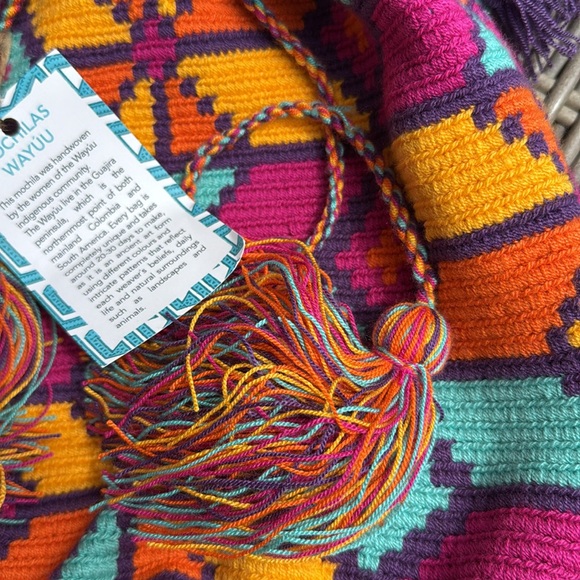 NWT Unique Handmade Monchila Bucket Bag-Crossbody-Drawstring Top-Vibrant Color - Picture 4 of 15